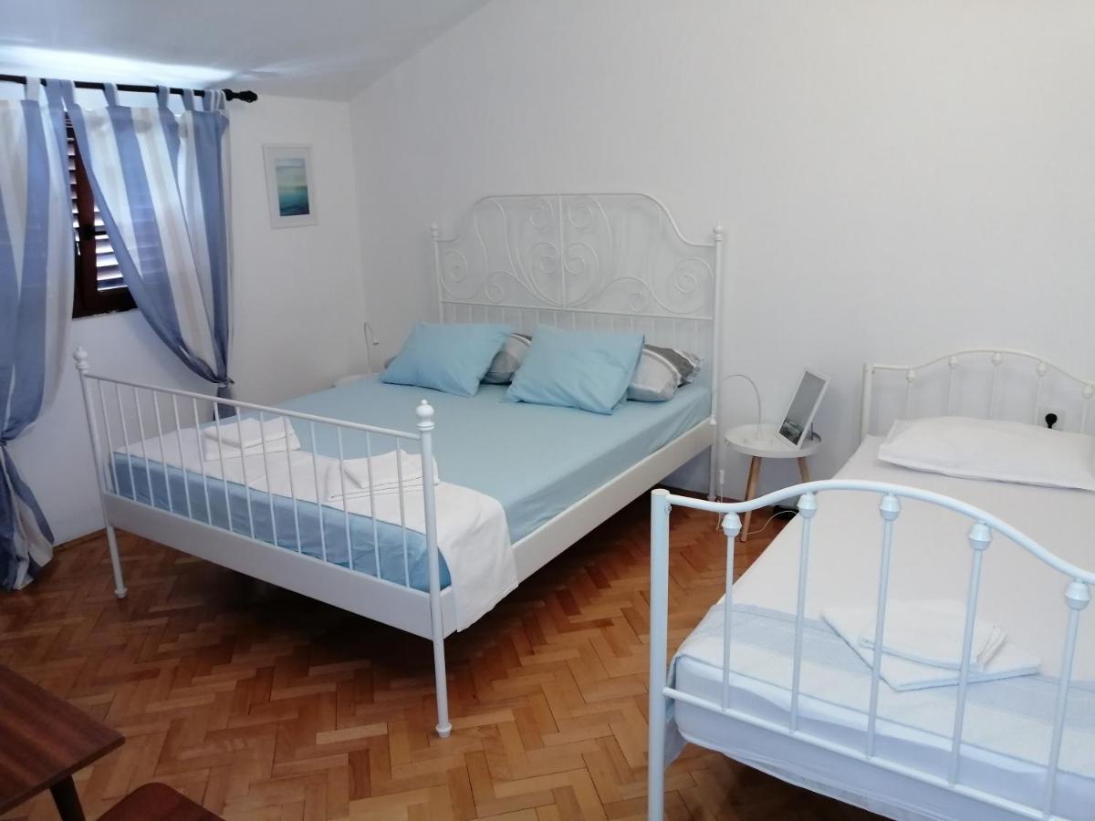 Apartments Stjepic Sukošan Buitenkant foto