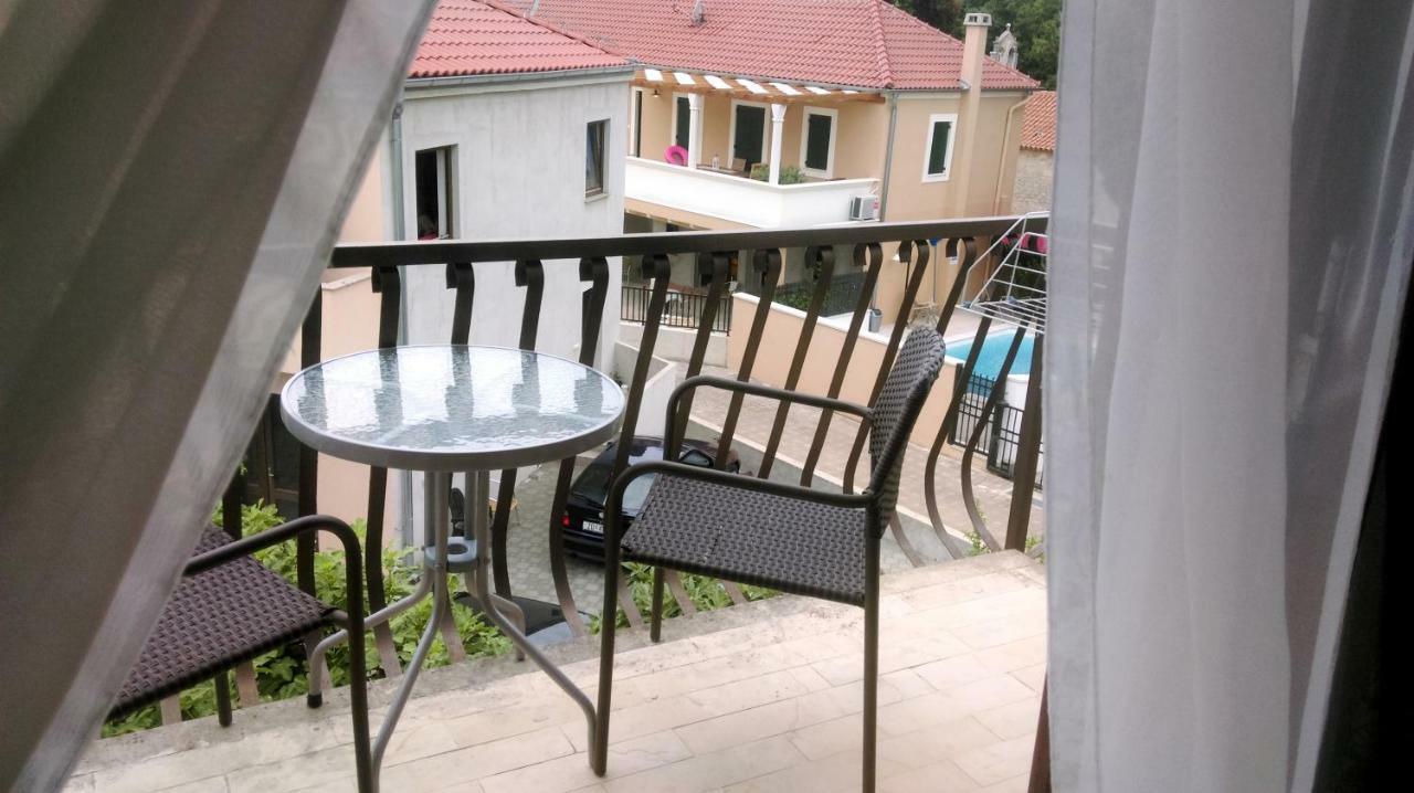 Apartments Stjepic Sukošan Buitenkant foto